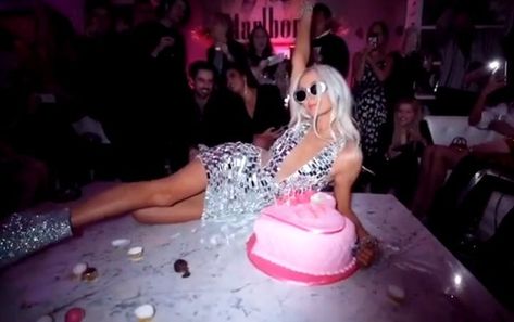 Paris Hilton Birthday, Y2k Birthday Party Theme, Y2k Birthday Party, 21st Birthday Themes, Bday Party Theme, Y2k Party, 22nd Birthday, 25th Birthday, Cake Designs Birthday