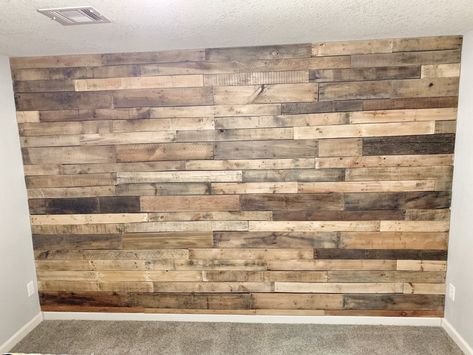 Wood Accent Wall Bedroom, Arizona Room, Pallet Accent Wall, Wooden Pallet Wall, Wooden Accent Wall, Wood Wall Design, Wood Plank Walls, Wood Pallet Wall, Wood Accent Wall