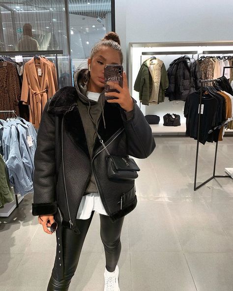 E S on Instagram: “#mirrorselfie #tb” Shopping Outfit Winter, Minimalist Winter Outfit, Biker Jacket Outfit, High Collar Jacket, Perfect Winter Outfit, Winter Outfits Cold, Biker Chic, Jacket Outfit, Cute Winter Outfits