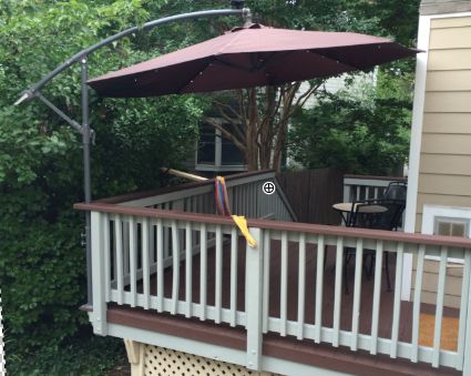 mount a cantilever umbrella outside the deck rail to save valuable deck space Diy Deck, Deck Awnings, Deck Shade, Best Patio Umbrella, Deck Umbrella, Deck Makeover, Building A Porch, Deck With Pergola, Cantilever Umbrella