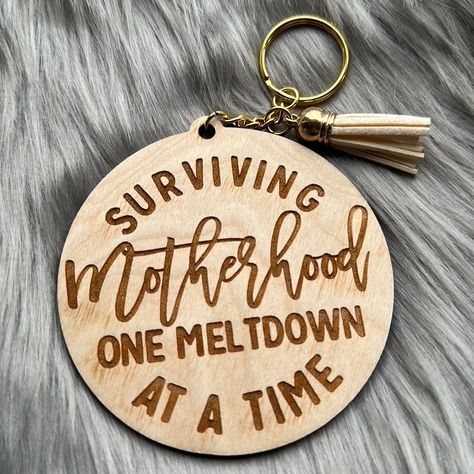 Wood Keychain Measures Approximately 3” In Diameter. Laser Engraved Gifts For Women, Engraved Key Chains, Laser Engraved Keychains, Wood Keychain Ideas, Laser Engraving Ideas Gifts, Keychain Designs, Keychain With Tassel, Engraving Projects, Engraving Ideas