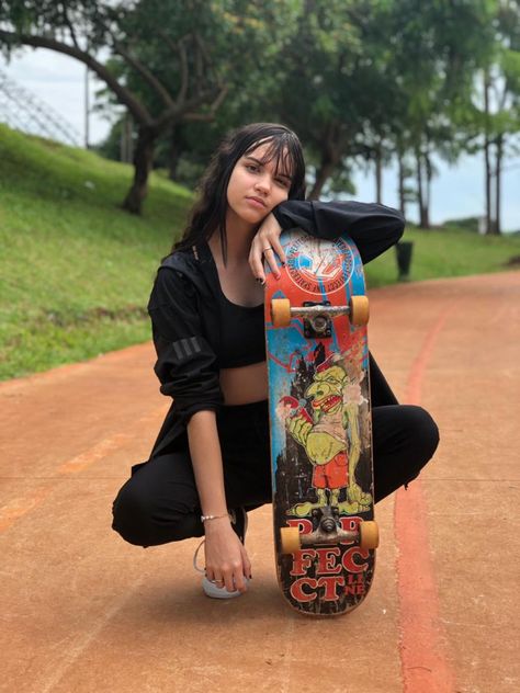 Pictures With Skateboards, Posing With Skateboard, Skateboard Reference Pose, Skater Girl Photoshoots, Skate Outfits Women, Photo With Skateboard, Holding Skateboard Pose, Skateboard Senior Pictures, Skateboard Poses Reference