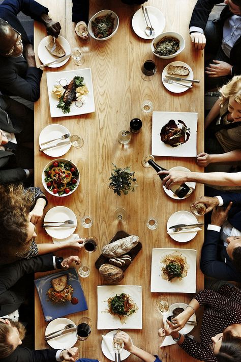 Tips for hosting a phone-free gathering this holiday season | holiday entertaining hacks and inspiration People Gathering, Restaurant Inspired Recipes, Lunch Catering, Copycat Restaurant Recipes, Oatmeal Bars, Banana Oatmeal, Sweet Smell, People Eating, Dinner With Friends