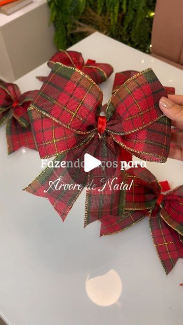 Bow Styles Ribbon, How To Make A Bow With Ribbon For Tree, Ribbon Craft Ideas, How To Make Christmas Bows, Christmas Tree Bows Diy, How To Make Bows With Ribbon, Christmas Ribbon Ideas, Christmas Bows For Tree, Ribbon Decoration Ideas