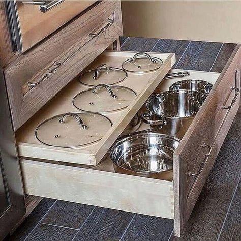 Kitchen Appliance Storage, Shaker Style Kitchens, Diy Kitchen Remodel, Kitchen Cabinet Organization, Kitchen Drawers, Furniture Bedroom, Storage Diy, Unique Kitchen, Kitchen Cabinet Design