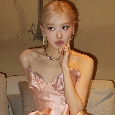 #rosé #blackpink #icon #mine Blackpink Rosé Icons, Rosé Blackpink Icons, Bp Rosé, Rose And Rosie, Rose Shoes, Rose Park, Rose Icon, Rosé Blackpink, Blackpink Rose