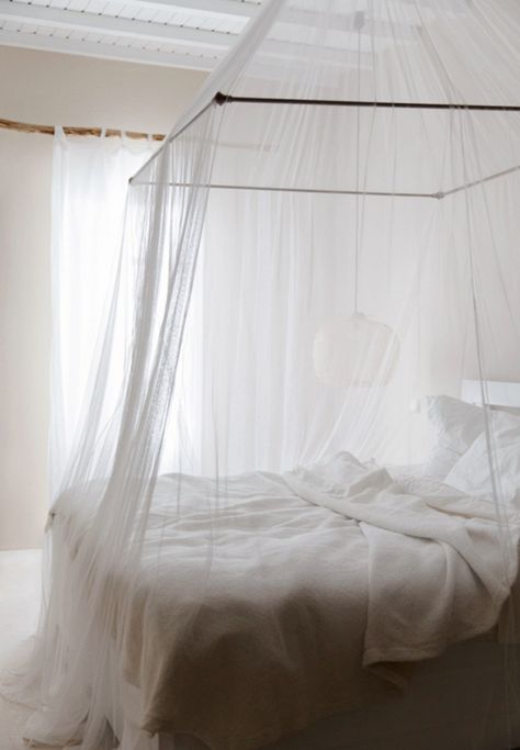 I'm currently having a thing for canopy beds. With its simple sheer paneling, this one is cozy and chic Beautiful Bed Designs, All White Bedroom, Stylish Bedroom Design, White Canopy, Bed Design Modern, Four Poster Bed, White Bed, Coastal Bedrooms, Four Poster