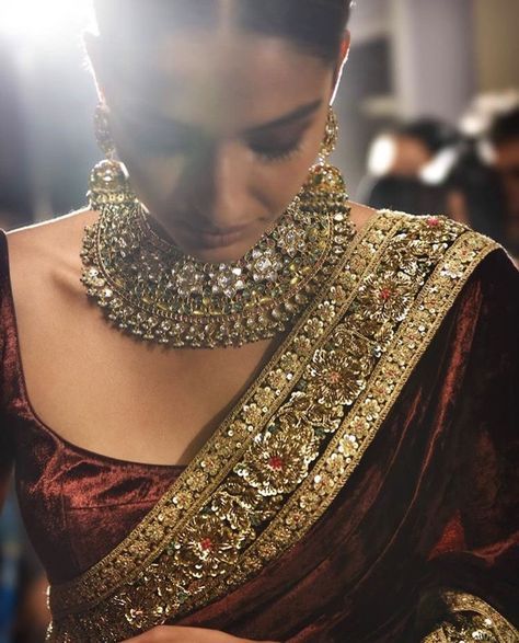 Pinterest: @pawank90 Sabyasachi Bridal, Velvet Saree, Saree Ideas, Salwar Kamiz, Indian Couture, Lakme Fashion Week, Indian Wedding Outfits, Indian Traditional, Indian Attire