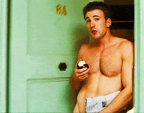 28 Perfect GIFs Of Chris Evans To Get You Through The Day! Burning Tree, Chris Evans Tumblr, Chris Evans Beard, Chris Evans Shirtless, Chris Evans Funny, Captain America Winter Soldier, Robert Evans, Dream Man, Chris Evans Captain America