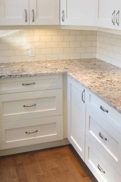 White Cabinet With Granite Countertops, White Cabinets White Backsplash Kitchen, White Cabinets With Wood Floor, Kitchen Flooring Ideas With Off White Cabinets, Whisper White Granite Countertops, Backsplash For Kitchen White Cabinets, White Brown Countertops, Off White Cabinet Backsplash, Salinas Granite Countertops