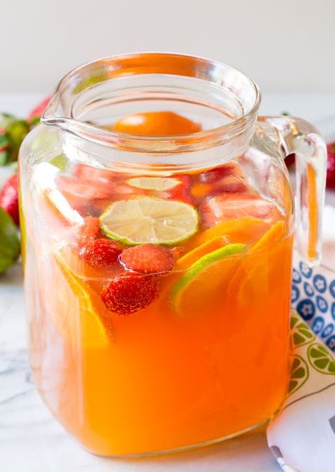 Sangria Recipes, Summer Sangria Recipes, Easy Sangria Recipes, Peach Sangria, Rosé Wine, Pioneer Woman Recipes, Cocktail Drinks Recipes, Peach Mango, 2 Ingredient