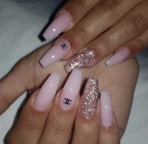 Chanel Nail Art, Chanel Nails Design, Pale Pink Nails, Loads Of Love, Chanel Nails, Art Designs Ideas, French Acrylic Nails, Fall Acrylic Nails, Makijaż Smokey Eye