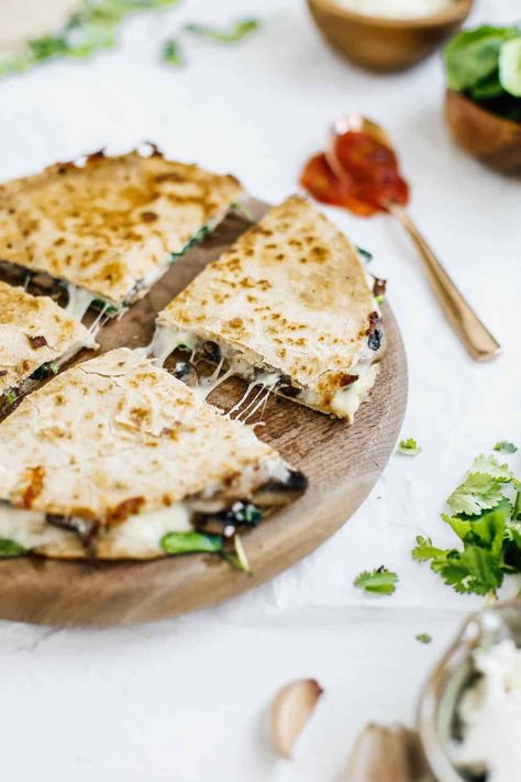 Mushroom Goat Cheese, Mushroom Quesadillas, Easy Meal Prep Lunches, Cheese Quesadillas, Spinach And Mushroom, Spinach Mushroom, Goat Cheese Recipes, Bistro Food, Cheese Quesadilla