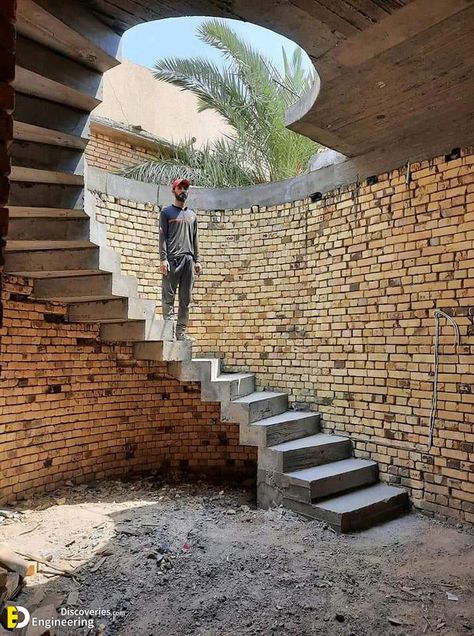 Different Types Of RCC Concrete Stairs Under Construction - Engineering Discoveries Wooden Staircase Design, Round Stairs, Wallpaper Walls Bedroom, Staircase Outdoor, Desain Pantry, Organic House, Construction Engineering, Stairs Design Modern, Concrete Stairs