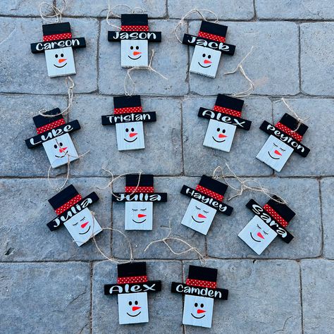 Christmas Gifts To Sell Craft Fairs, Jenga Snowman, Jenga Block Christmas Trees, Jenga Block Snowman Hat, Dollar Tree Jenga Block Snowman, Snowman Made From Jenga Blocks, Jenga Block Snowman Ornaments, Jenga Block Santa, Jenga Snowman Ornament