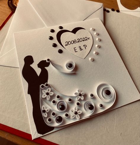 Wedding Card Quilling Handmade, Quilling Wedding Cards, Wedding Quilling Ideas, Wedding Quilling, Cat Cards Handmade, Wedding Anniversary Greeting Cards, Paper Quilling Patterns, Anniversary Greeting Cards, Wedding Cards Handmade