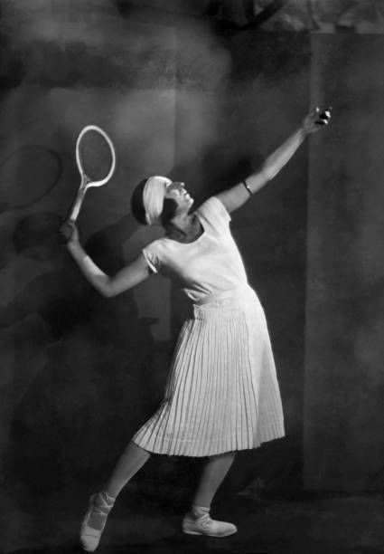 Suzanne Lenglen Tennis Player Photos Pictures and Photos - Getty Images Tennis Costume Women, Suzanne Lenglen, 1920s Fashion Women, Tennis Art, Tennis Photos, Wimbledon Tennis, Ladies Tennis, Vintage Tennis, Tennis Fashion