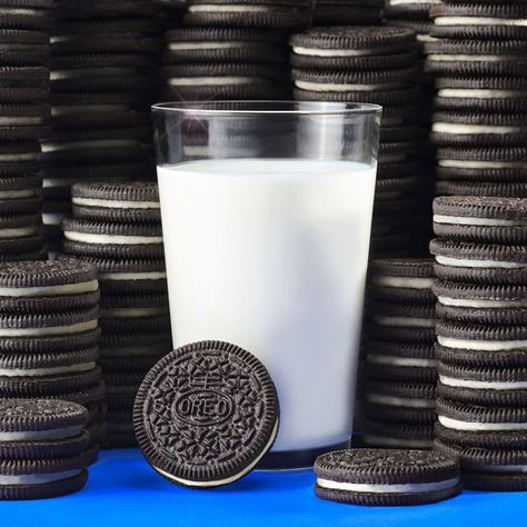 Oreo And Milk, Recipes Oreo, Cookies Personalized, Brand Purpose, Oreo Cookies, Glass Of Milk, Oreo, Hd Wallpaper, Personalized Gifts