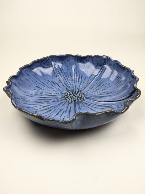 This floral themed bowl makes a great decorative piece or dry goods bowl. It's  approximately 9 1/2" across and 2 1/2" tall. Lays flat.  Each is hand built using stoneware clay, fired once, then glazed by hand, and fired again. Clay Crafts Bowls, Cool Ceramic Bowls, Clay Flower Bowl, Clay Pinch Pot Ideas, Pinched Pots, Flower Bowl Ceramic, Ceramic Flower Plate, Flower Ceramic Bowl, Handmade Ceramic Flowers On Plates