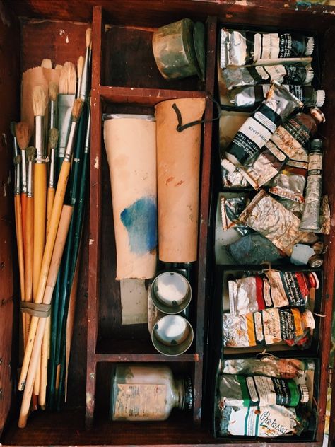 Art Major Aesthetic, Art Organization Ideas, Art Teacher Aesthetic, Art School Aesthetic, Art Student Aesthetic, Oil Paint Set, Painting Aesthetic, Antique Oil Painting, Wood Artist