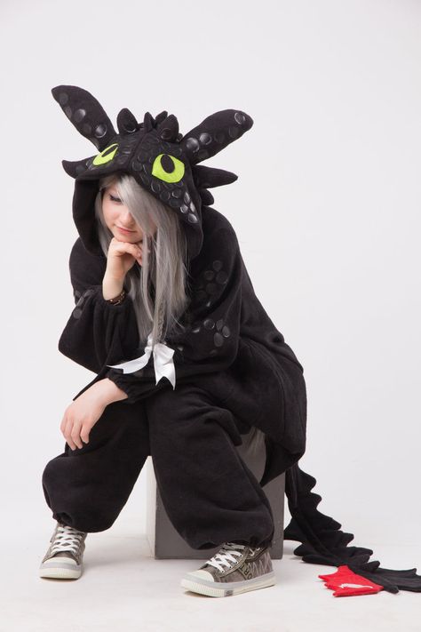 Hey! Recently we’ve watched “How to train your dragon 2” and it inspired us to make a new version of the Toothless kgurumi! It’s very difficult to make. There are more than ... Toothless Costume, Dragons Clothes, Onesie Costumes, Cute Onesies, Dragon Costume, Dragon Trainer, Onesie Pajamas, Train Your Dragon, Cute Pajamas