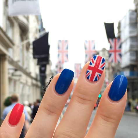 London Acrylic Nails, Union Jack Nail Art, London Nails Ideas, England Nails Designs, London Inspired Nails, British Nails Designs, British Manicure, London Nails Designs, Eurovision Nails