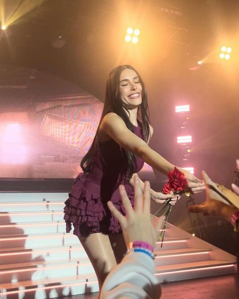 Madison Beer Tour, Madison Beer, Liverpool, A Woman, Beer