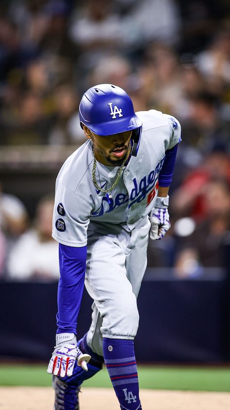 High resolution wallpaper from the right fielder for the Los Angeles Dodgers, Mookie Betts Mookie Betts Wallpaper, Dodger Wallpaper, Sandlot Costume, Mlb Baseball Players, Dodgers Gear, Let's Go Dodgers, Mlb Dodgers, High Resolution Wallpaper, Dodgers Nation