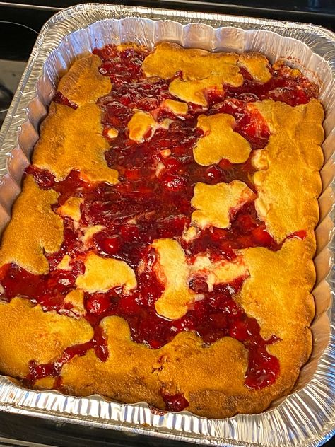 Freshly baked large aluminum pan of cherry cobbler for a crowd on top of the stove Easy Dessert To Feed A Crowd, Sheetpan Desserts For A Crowd, Deserts For Large Crowds, Large Crowd Desserts, Large Desserts For A Crowd, Cobbler For A Crowd, Fresh Cherry Cobbler, Oreo Dirt Cake, Cherry Cobbler Recipe