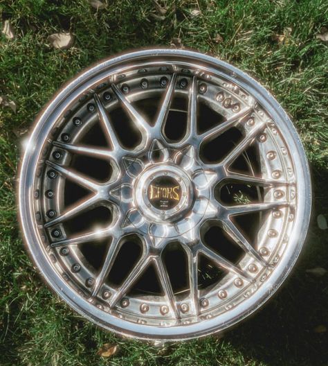 Car Rims Ideas Diy, Dayton Rims, White Wheels, Jdm Wheels, Reflection Pictures, Car Rims, Bbs Wheels, Chrome Rims, Super Fast Cars