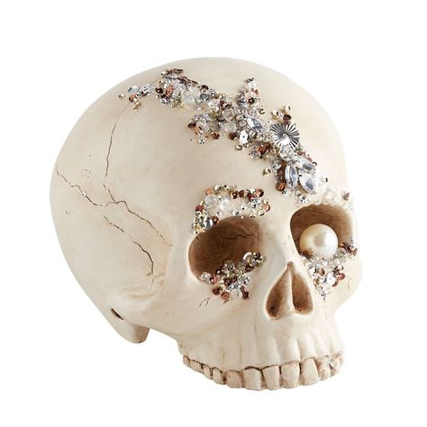 Bejeweled Skull Halloween Decor Skull Halloween Decor, Stylish Halloween Decor, Diy Halloween Dekoration, Chic Halloween Decor, Halloween Chic, Halloween Living Room, Halloween Decor Diy, Adornos Halloween, Zucca Halloween