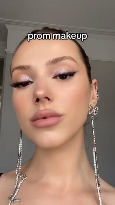 Cute Classy Aesthetic Makeup How To Do Fancy Makeup, Eye Makeup For Blue Dress Night, Simple Prom Makeup Looks For Blue Dress, Prom Make Up For Black Dresses, Make Up For Prom Black Dress, Makeup With Sparkly Dress, Hoco Makeup White Dress, Prom Night Makeup Brown Eyes, Natural Makeup For Black Dress