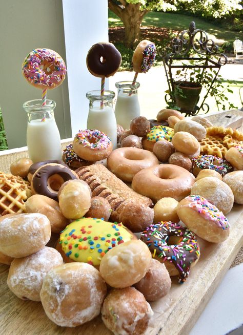 Donut Birthday Breakfast, Doughnut Display, Promotion Celebration, Donut Tray, Food Display Table, Doughnut Party, Donut Display, Celebration Board, Senior Stuff