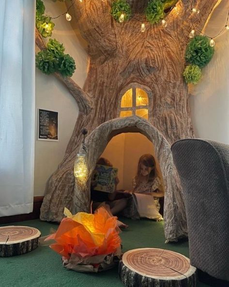 Forest Classroom, Comfortable Reading Nook, Indoor Tree, Christmas Potpourri, Black House Exterior, Salou, Summer Break, Shelf Ideas, Minecraft Houses