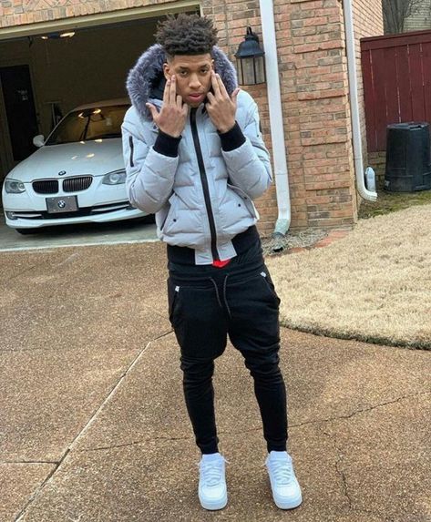 Nle Choppa Wallpaper 18 Nle Choppa Wallpaper, Nle Choppa, Drippy Outfit, Rapper Outfits, Drip Outfit Men, Black Men Fashion Swag, Teen Boy Outfits, Swag Men