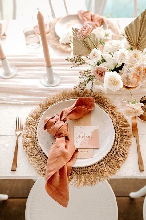 Modern Wedding Design, Tafel Decor, Boho Picnic, Boho Party, בר מצווה, Wedding Table Settings, Wedding Mood, Place Setting, Byron Bay