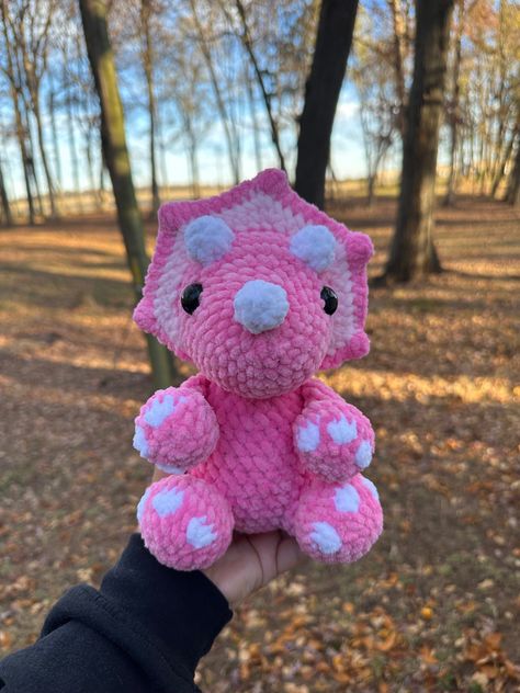 Dutch artist creates creepy creatures and cute dolls using plush,#Amigurumi_Patterns #Dino_Plush_Crochet #Crochet_Clothes_Stuffed_Animal #Cute_Dinosaur_Stuffed_Animal Crochet Dinosaur Triceratops, Crochet Animals Fluffy Yarn, Crochet Pink Dinosaur, Crochet Plushies Pink, Croquet Plushies, Cute Stuffed Animals Crochet, Crochet Triceratops Free Pattern, Crochet Stuff Animals, Chunky Yarn Crochet Projects