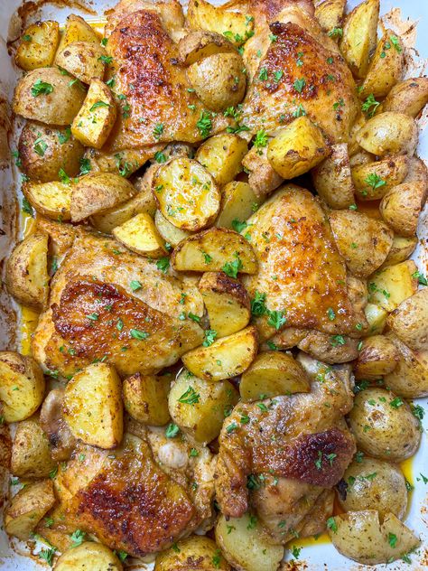 Baked Italian Dressing Chicken Thighs and Potatoes recipe Baked Italian Dressing Chicken, Crockpot Chicken Leg Recipes, Chicken Thighs And Potatoes, Oven Roasted Chicken Thighs, Italian Dressing Chicken, Chicken Thighs Dinner, Chicken Thights Recipes, Italian Baked Chicken, Italian Dressing Recipes