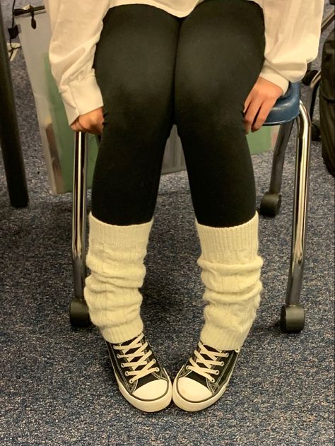 black converse with white leg warmers on top of black leggings Legwarmers With Sneakers, Leg Warmer With Jeans, Leg Warmer With Converse, Leg Warmers With Pants, Pants With Leg Warmers Outfit, Leg Warms, Leg Warmers And Leggings, Leggings And Leg Warmers, Leg Warmers Over Leggings