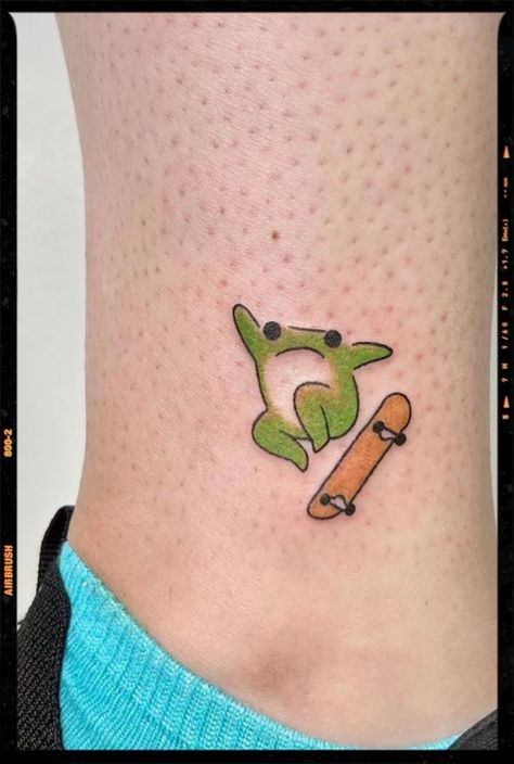 Cat And Turtle Tattoo, Goldfish Tattoos Simple, Tim Burton Best Friend Tattoos, Frog Skateboard Tattoo, 2 X 2 Tattoos, Incubus Tattoo Ideas, Skeloten Tattoo, Colorful Doodle Tattoo, Frog Tattoos Cute