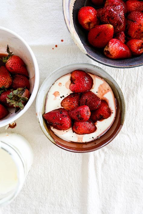 Grilled Strawberries and Cream | www.floatingkitchen.net Grilled Strawberries, Dessert For Summer, English Desserts, Best Gluten Free Desserts, Light Dessert, Hot Coals, Grilled Desserts, Making Whipped Cream, Grilled Fruit