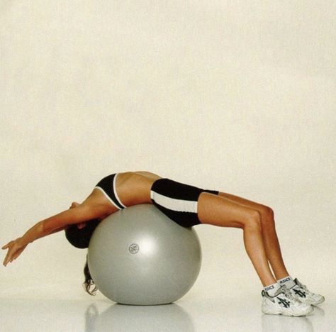 80s Workout, Chloë Sevigny, Fashion Gone Rouge, Sport Model, Gym Ball, Wellness Club, Sports Aesthetic, Healthy Girl, Health Club