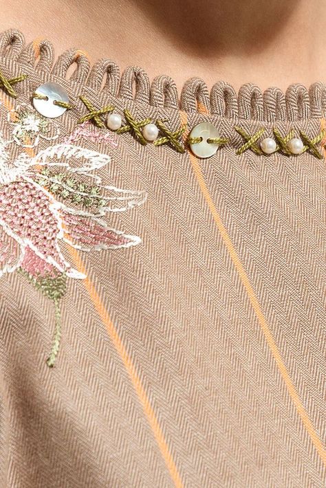 One Hand Dress, Hand Dress, Churidar Neck Designs, Embroidery Fashion Detail, Embroidery On Kurtis, Neck Designs For Suits, Trendy Shirt Designs, Diy Embroidery Designs, Kurti Embroidery Design