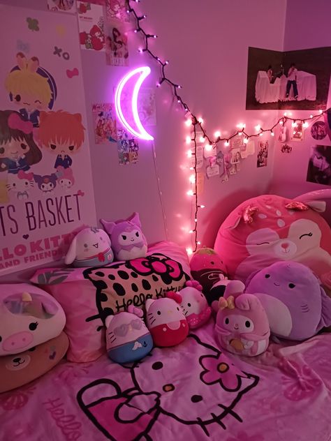 Kawaii Gamer Room, Aesthetic Korean Room, Korean Room Aesthetic, Black Japandi, Cute Kawaii Room, Kawaii Bedroom Aesthetic, Sanrio Room, Hello Kitty Room Decor, Pink Sanrio