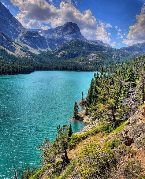 With millions of acres of wilderness around the state of Montana there are tons of hidden gems like this spot in the Beartooth Mountains. 📸 Photo Credit: @snikrap #montana #visitmt #visitmontana #bigskycountry #beartoothmountains #mountainphotography #montanagram #earthfocus #redlodge #redlodgemontana #montanamoment #mountainlake #montanaphotography #montanaphotographer #montanasummer Living In Montana, Farmhouse Montana, September Core, Montana Scenery, Landscape Practice, Montana Aesthetic, Western America, Montana Landscape, Visit Montana