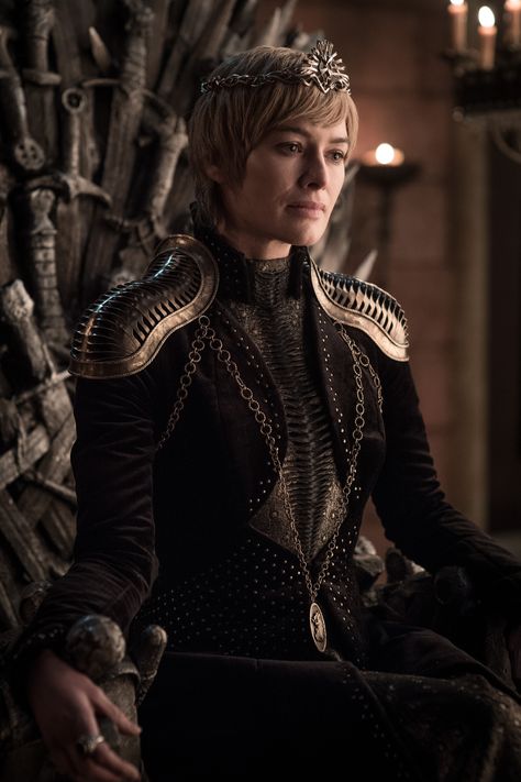 Cercei Lannister, Game Of Thrones Cersei, Queen Cersei, Game Of Thrones Dress, Emilia Clarke Daenerys Targaryen, Game Of Thrones Facts, Game Of Thrones Costumes, Funko Game Of Thrones, House Lannister