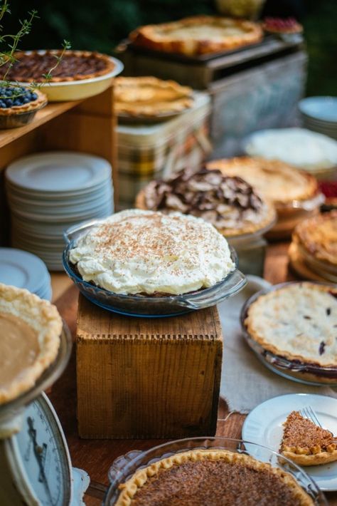 How to host an outdoor pie social || Simple Bites #gatherings #entertaining #pie Pie Social, Autumn Wedding Food, Cake Alternatives, Wedding Food Stations, Wedding Pie, Pie Party, Wedding Cake Alternatives, Pie Shop, Reception Food