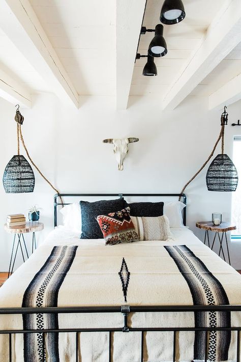 Santa Fe Decor Southwest Style, Modern Mexican Bedroom, Santa Fe Bedroom, Modern Southwest Bedroom, Santa Fe Style Decor, Modern Santa Fe Style, Santa Fe Decor, Southwest Bedroom, Mexican Bedroom