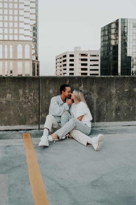 Tampa rooftop couples photoshoot | Casual couples photos | Tampa Photographer | Florida rooftop #floridaphotographer #tampaphotographer Rooftop Group Photoshoot, Couples Photoshoot Casual, Rooftop Couple Photoshoot, Couples Sunset Photoshoot, Photoshoot Rooftop, Rooftop Photos, Rooftop Photography, City Couples Photography, Couples Downtown