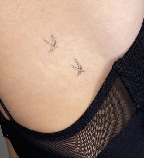 Mini Sparrow Tattoo, Tattoo Ideas Older Female, Underboob Bird Tattoo, Dainty Small Tattoos For Women, Bird Tattoo Aesthetic, Birds Rib Tattoo, Delicate Bird Tattoo, Bird Hip Tattoo, Bird Tattoo Fine Line